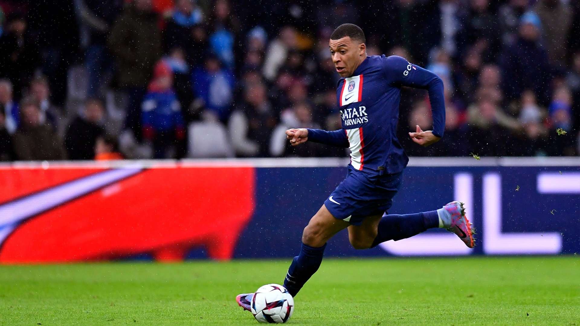 氣勢不能輸！伯利欲斥巨資建雕像 球隊取消客場補貼引強烈不滿！.