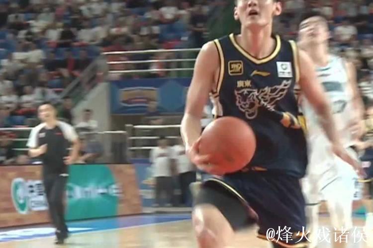 天赋完爆王洪泽!广东“新四号位”正式上位,这可是杜锋的杀手锏 天赋完爆王洪泽!广东“新四号位”正式上位,这可是杜锋的杀手锏